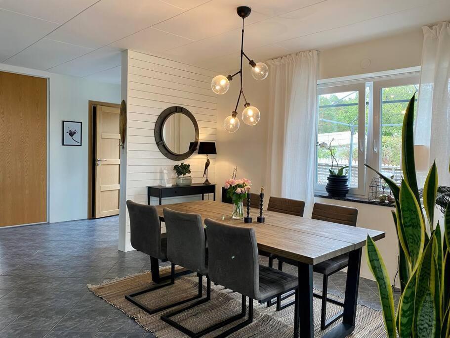 Villalaegenhet I Askim Med Havsutsikt Göteborg Exterior foto
