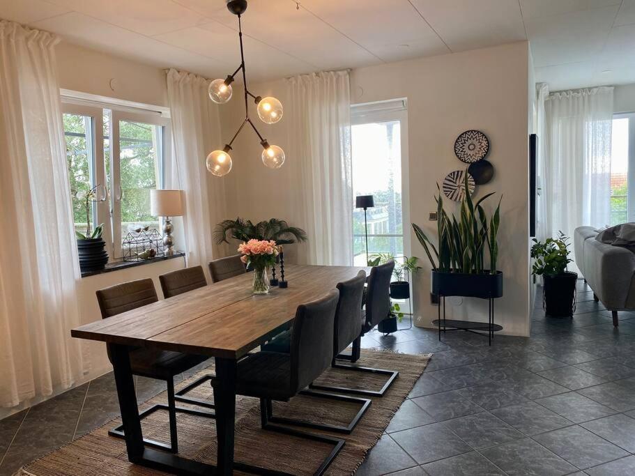 Villalaegenhet I Askim Med Havsutsikt Göteborg Exterior foto